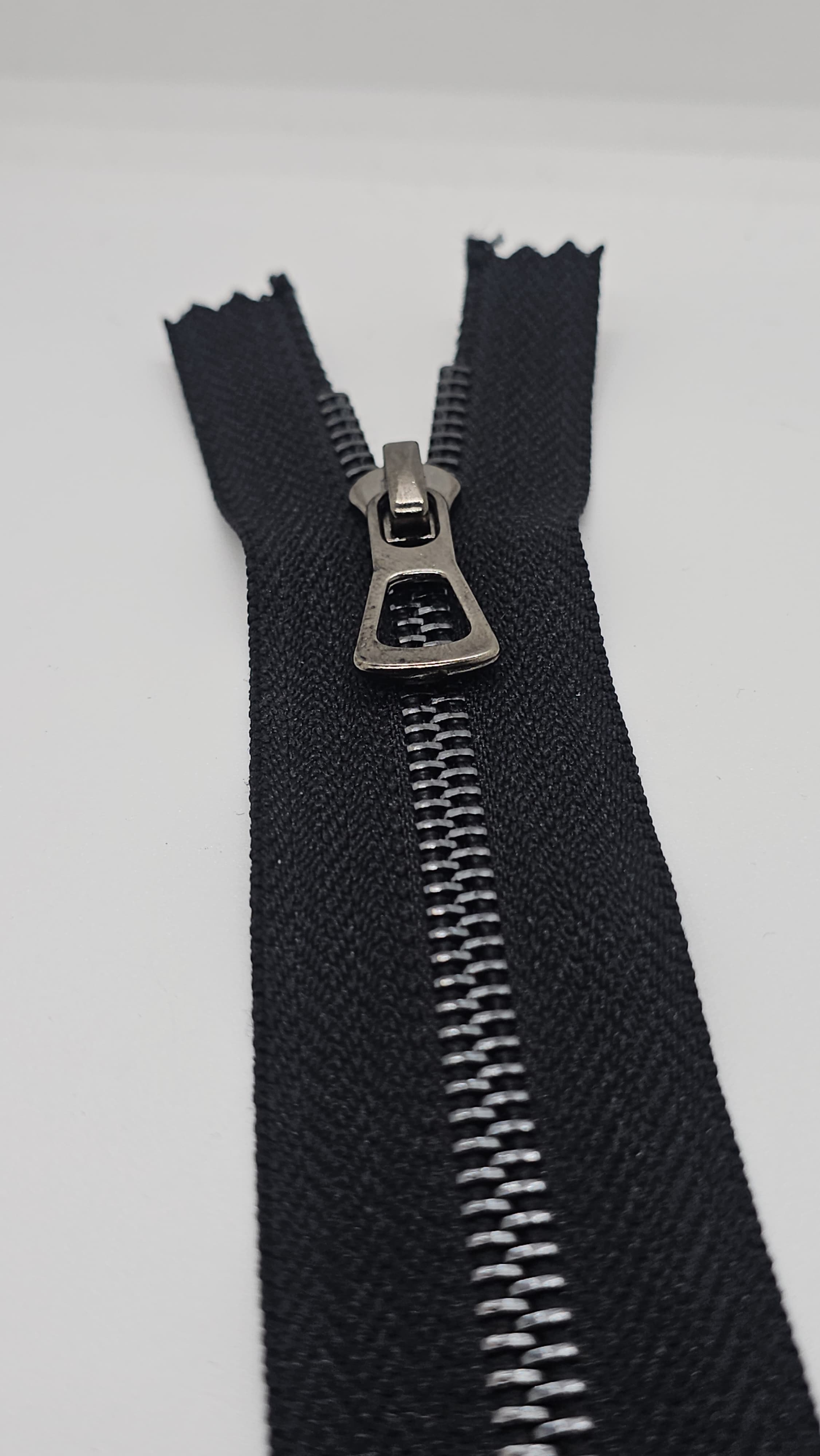 No 5 Metal Zipper view 2